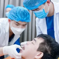 bác sĩ của Rio khám răng